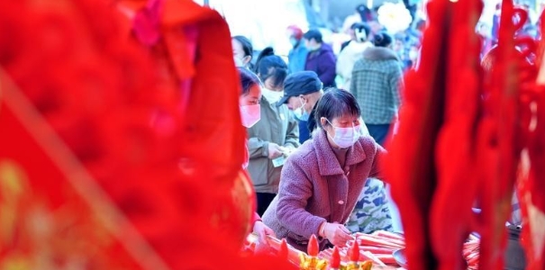 趕大集、歲末添金、買年宵花……中國各地年貨市場熱鬧非凡