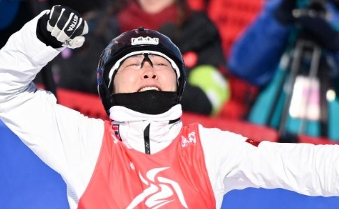 亞冬會 | 昨中國隊再入7金 暫居獎牌榜首位