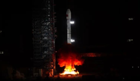 中國成功發射天鏈二號04星，長三乙火箭再創輝煌！