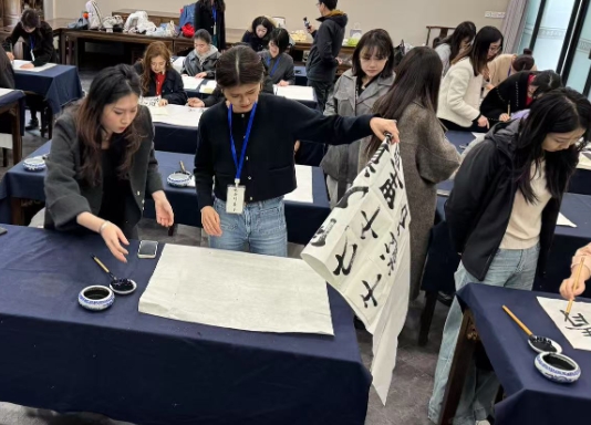 【〈紹興書道ツアー〉ふたりで何書く？作戦会議！】