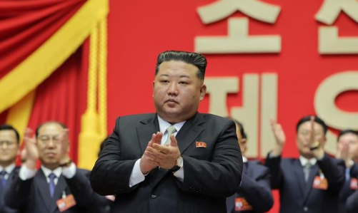 朝鮮舉行閱兵式 金正恩稱將報復敵對軍事行為