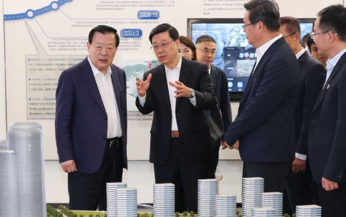 夏寶龍考察調研新皇崗口岸和香港葵青碼頭